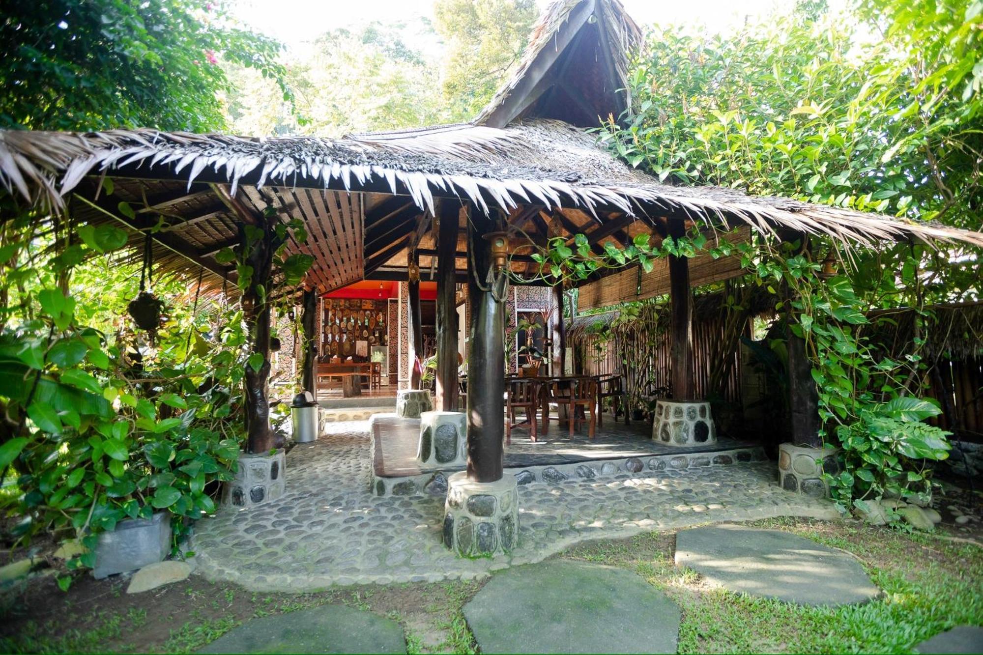 Green Travelodge Bukit Lawang Exterior photo